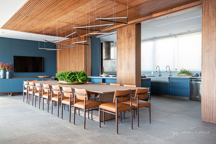 Arquitetura de interiores com sofisticação e espaços integrados